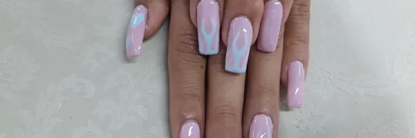 img of Uñas acrílicas: Técnica con tips