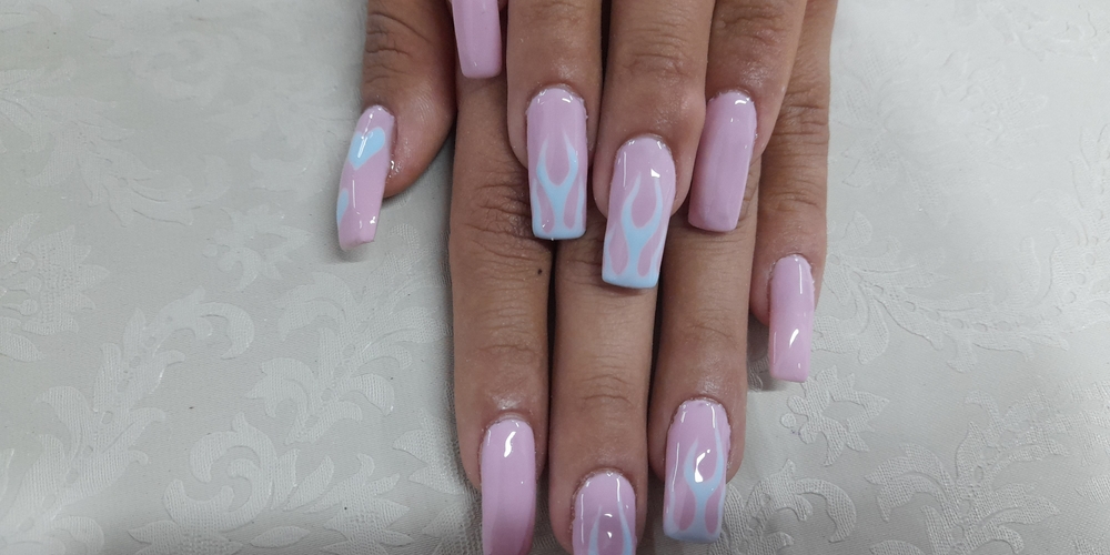 img of Uñas acrílicas: Técnica con tips