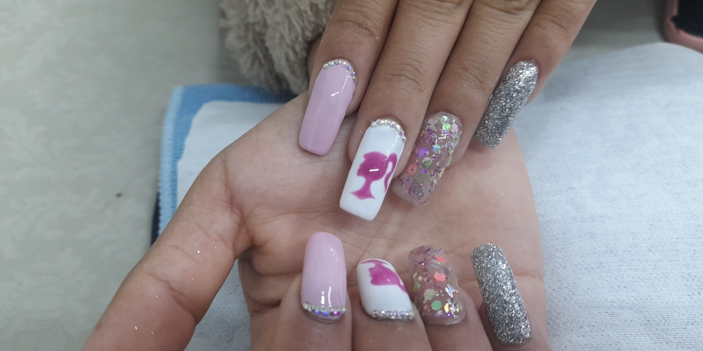 img of Uñas acrílicas: Técnica Encapsulado