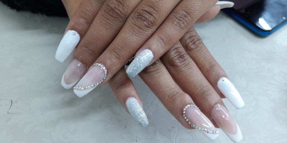 img of Uñas acrílicas: Técnica con tips