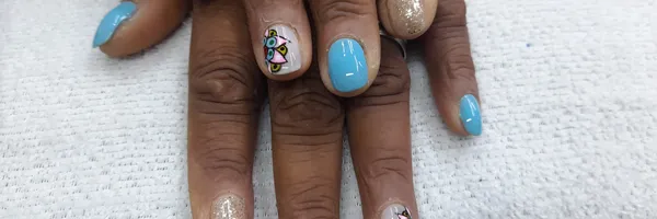 img of Uñas acrílicas: Técnica Francesa en Reversa