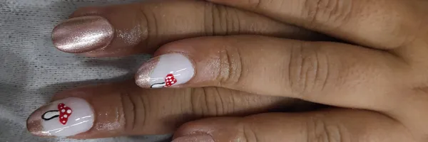 img of Uñas acrílicas: Técnica Francesa en Reversa