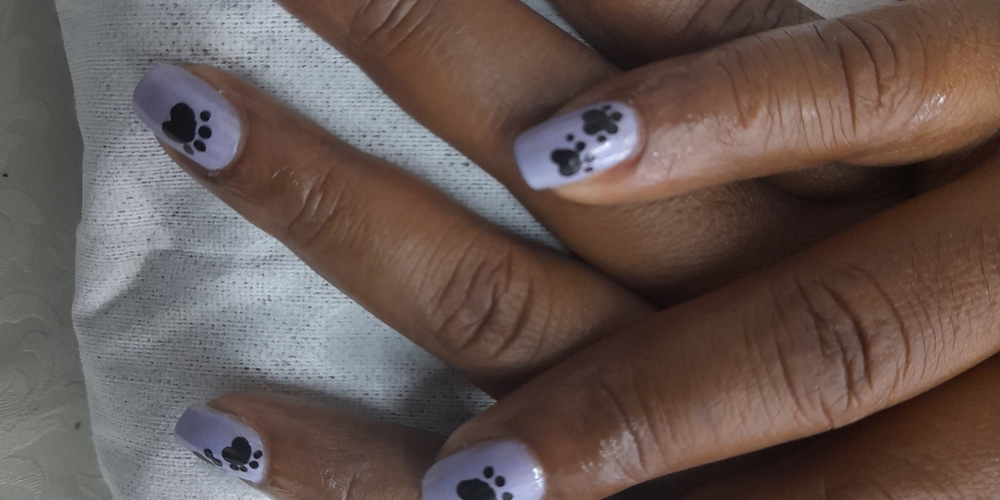 img of Uñas acrílicas: Técnica Francesa en Reversa