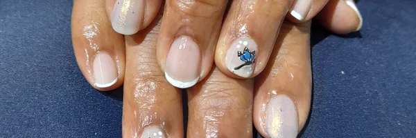 img of Uñas acrílicas: Técnica Francesa en Reversa