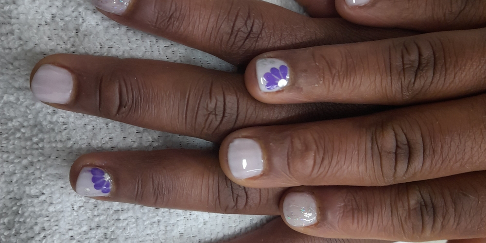 img of Uñas acrílicas: Técnica Francesa en Reversa