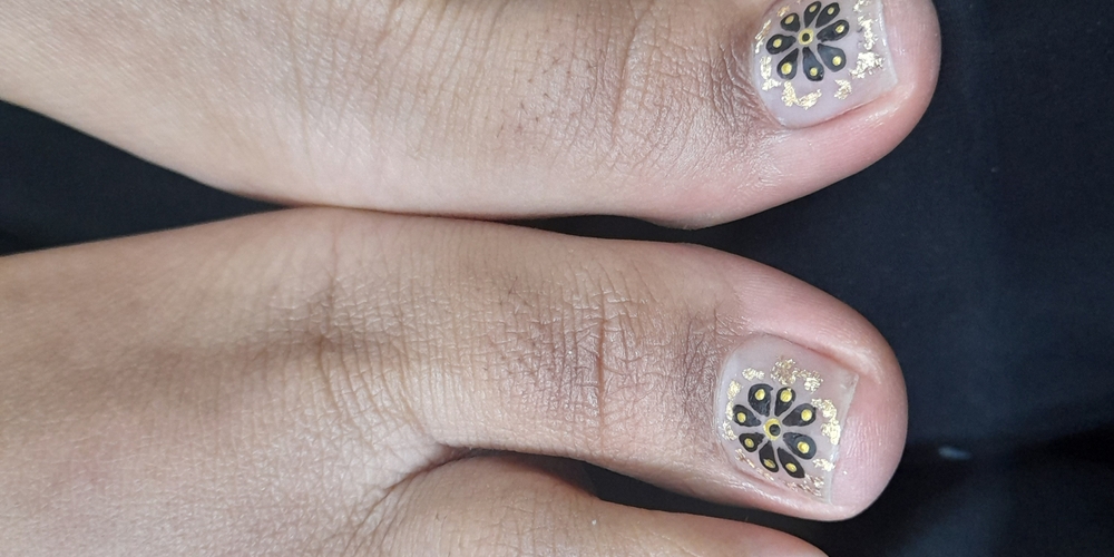 img of Uñas acrílicas: Técnica Francesa en Reversa