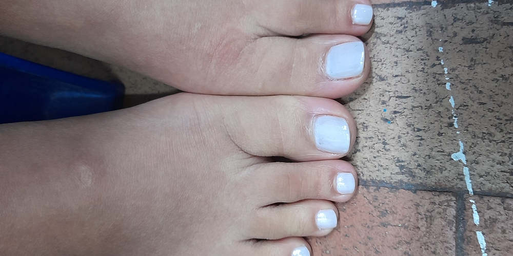 img of Uñas acrílicas: Técnica Francesa en Reversa