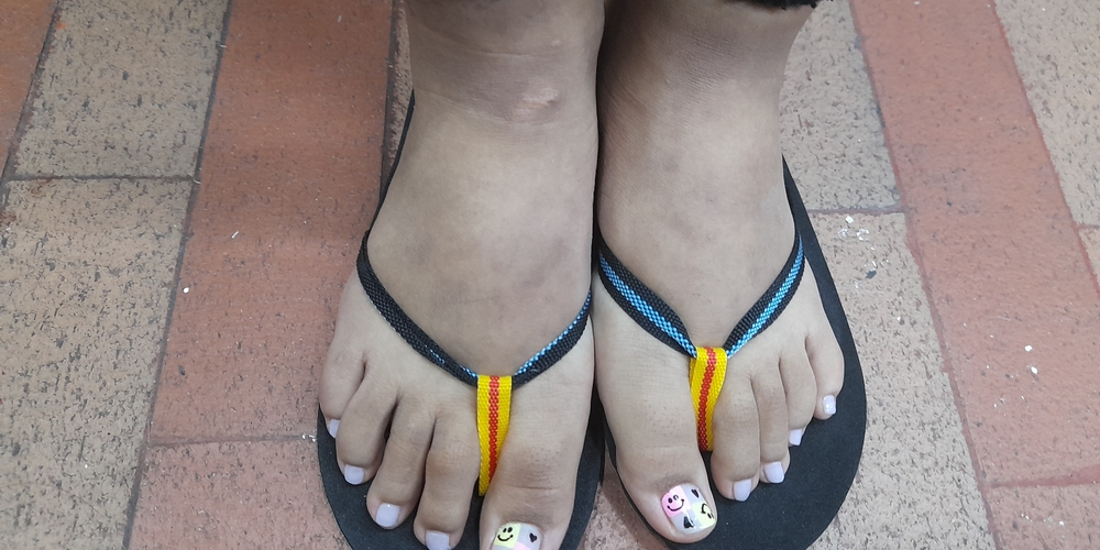 img of Uñas acrílicas: Técnica Francesa en Reversa