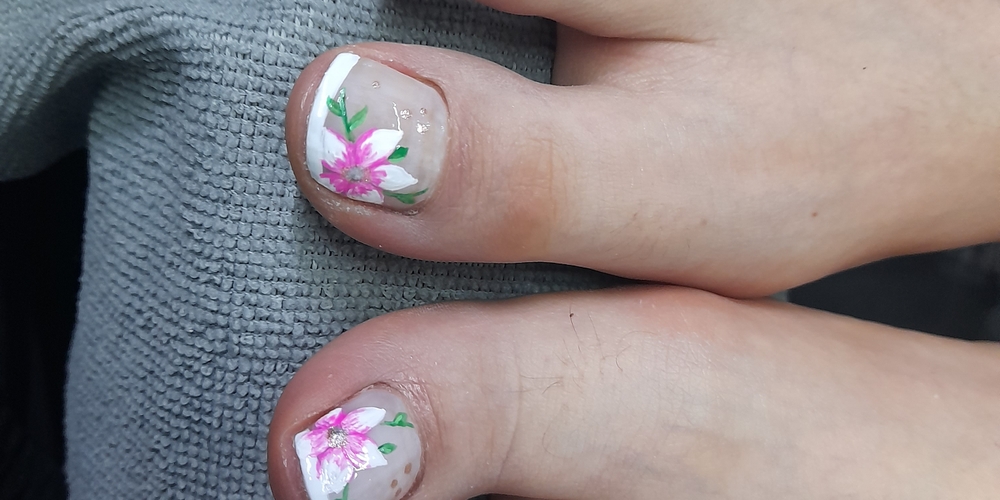 img of Uñas acrílicas: Técnica Francesa en Reversa