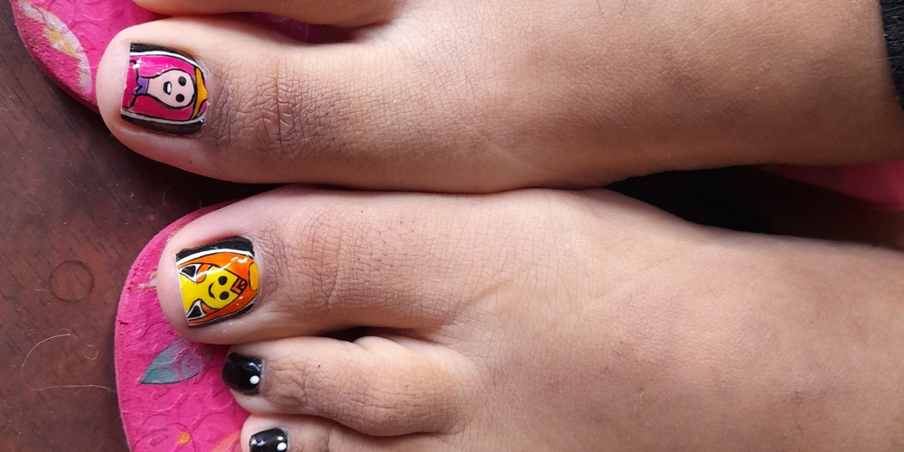 img of Uñas acrílicas: Técnica Francesa en Reversa
