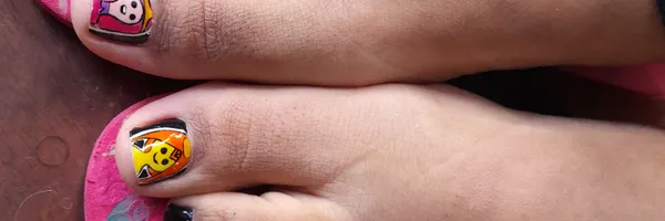 img of Uñas acrílicas: Técnica Francesa en Reversa