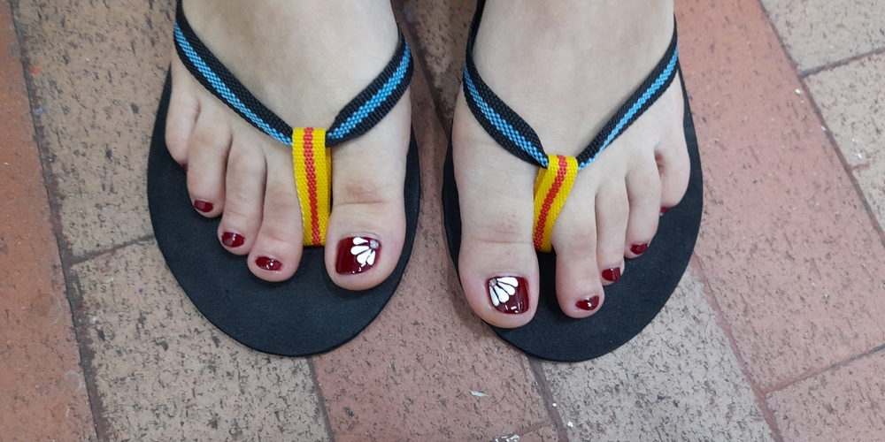 img of Uñas acrílicas: Técnica Francesa en Reversa