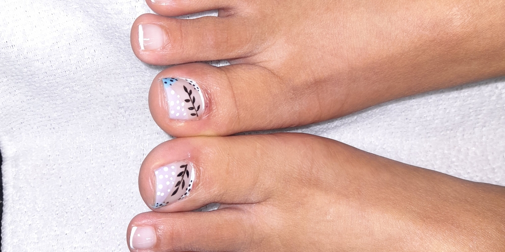 img of Uñas acrílicas: Técnica Francesa en Reversa