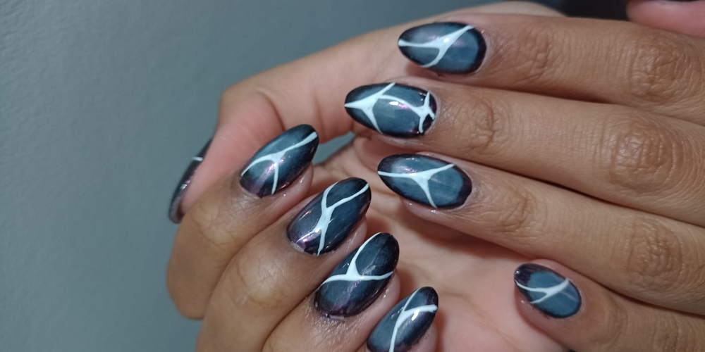 img of Uñas acrílicas: Técnica Francesa en Reversa