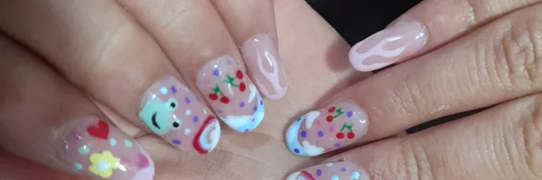 img of Uñas acrílicas: Técnica Francesa en Reversa
