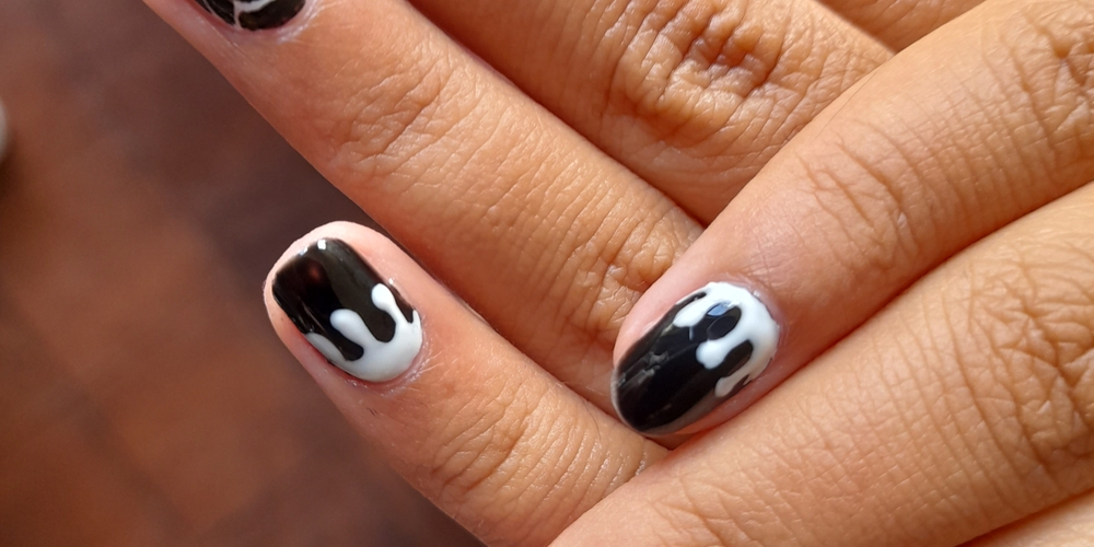 img of Uñas acrílicas: Técnica Francesa en Reversa