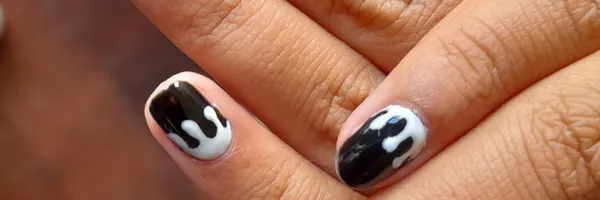 img of Uñas acrílicas: Técnica Francesa en Reversa