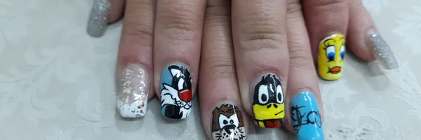 img of Uñas acrílicas: Técnica Francesa en Reversa