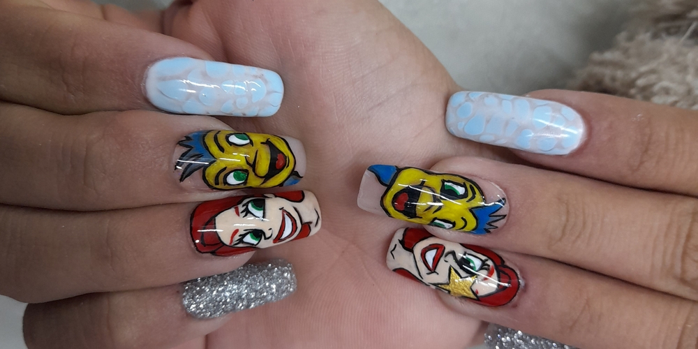 img of Uñas acrílicas: Técnica Francesa en Reversa